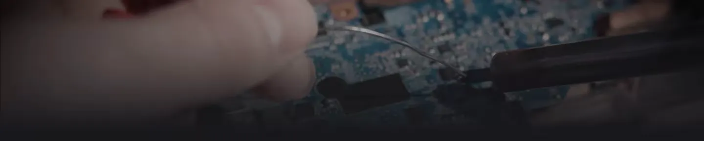 Imagen de fondo de alguien programando